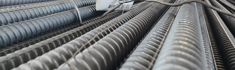 Сравнение стальной и композитной арматуры: плюсы и минусы